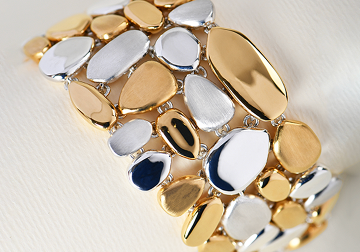 Colección estelar de TANE compuesta por anillos, aretes, arracadas, collares, gargantillas y muchas más joyas espectaculares