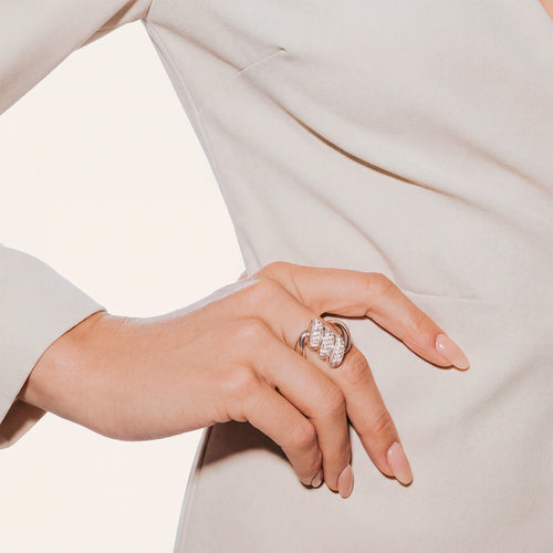 ANILLO EN PLATA CON DIAMANTES CULTIVADOS LAZOS TORZAL
